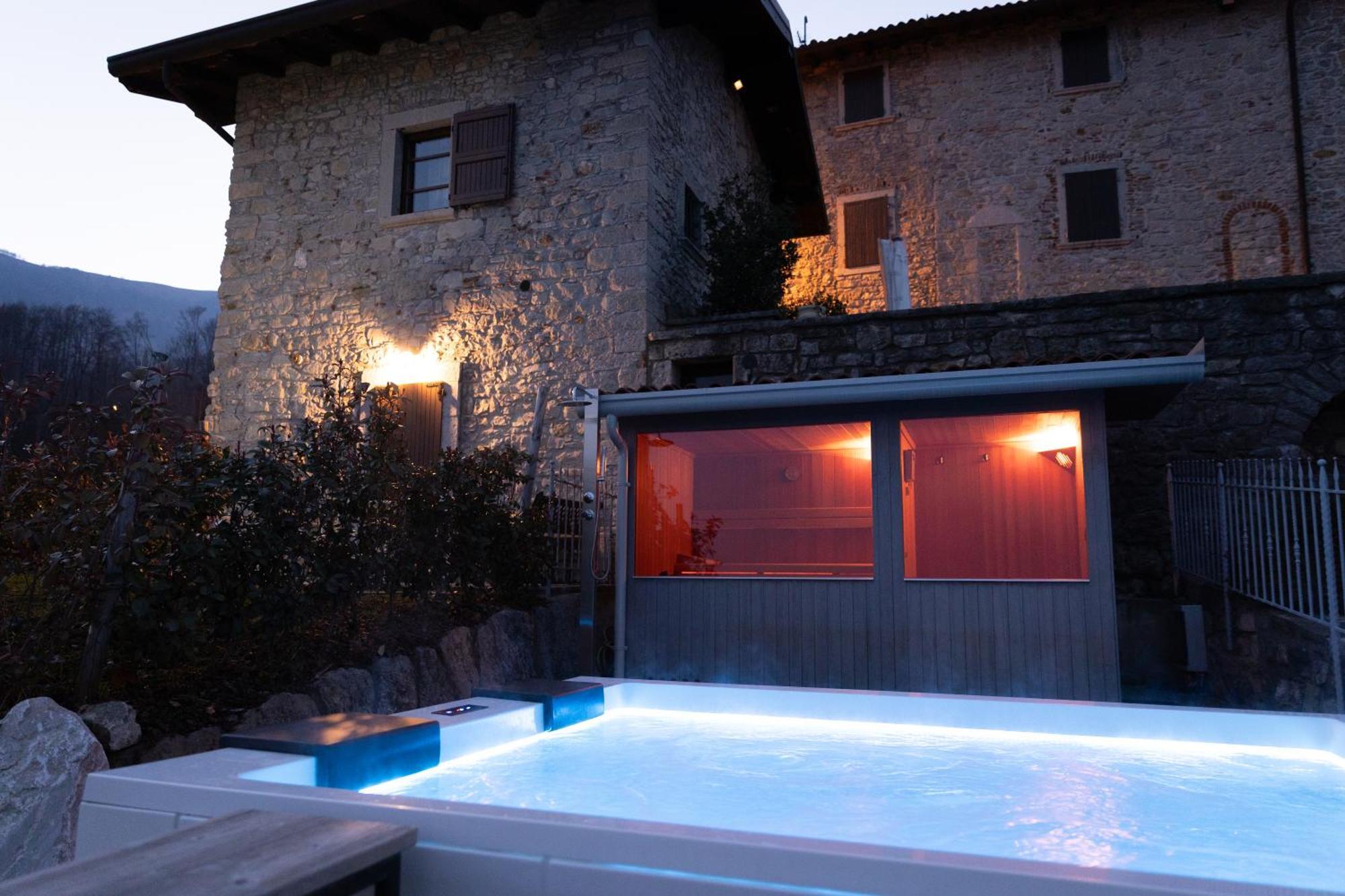Ca' Baetti L'Antico Borgo Bed and Breakfast Roncola Exteriör bild